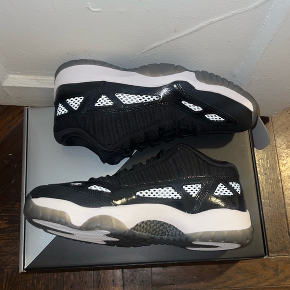 Air Jordan 11 retro low ie - Picture 1 of 6